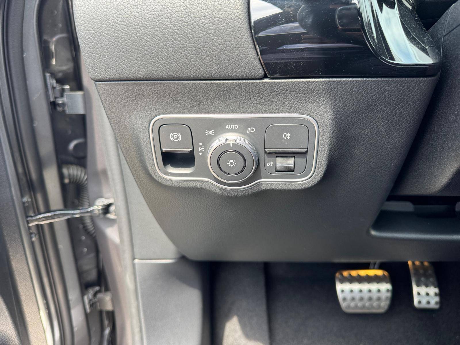 Image Mercedes-Benz GLA 200 d AMG Line  GLA 200 d AMG Line