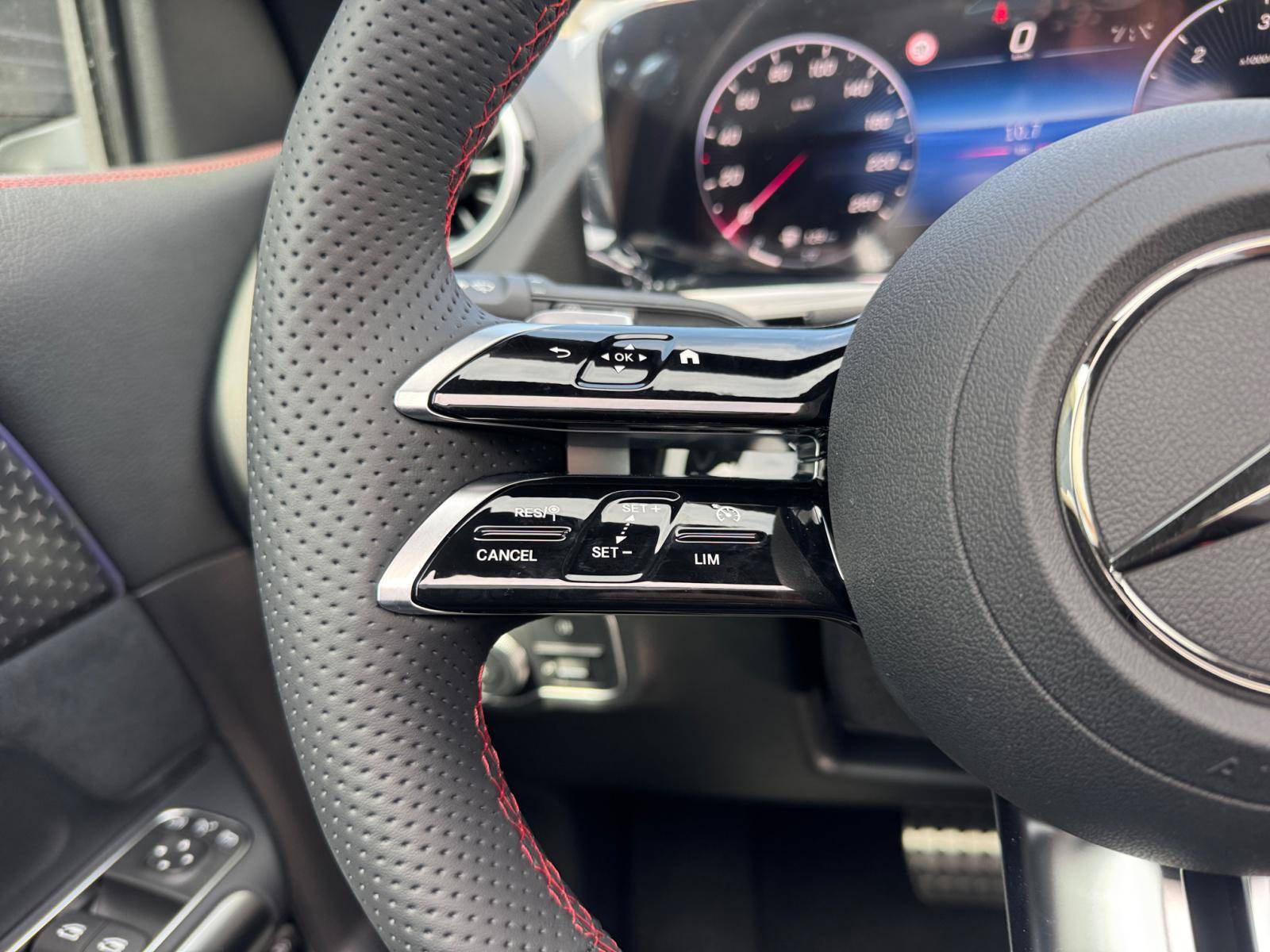 Image Mercedes-Benz GLA 200 d AMG Line  GLA 200 d AMG Line