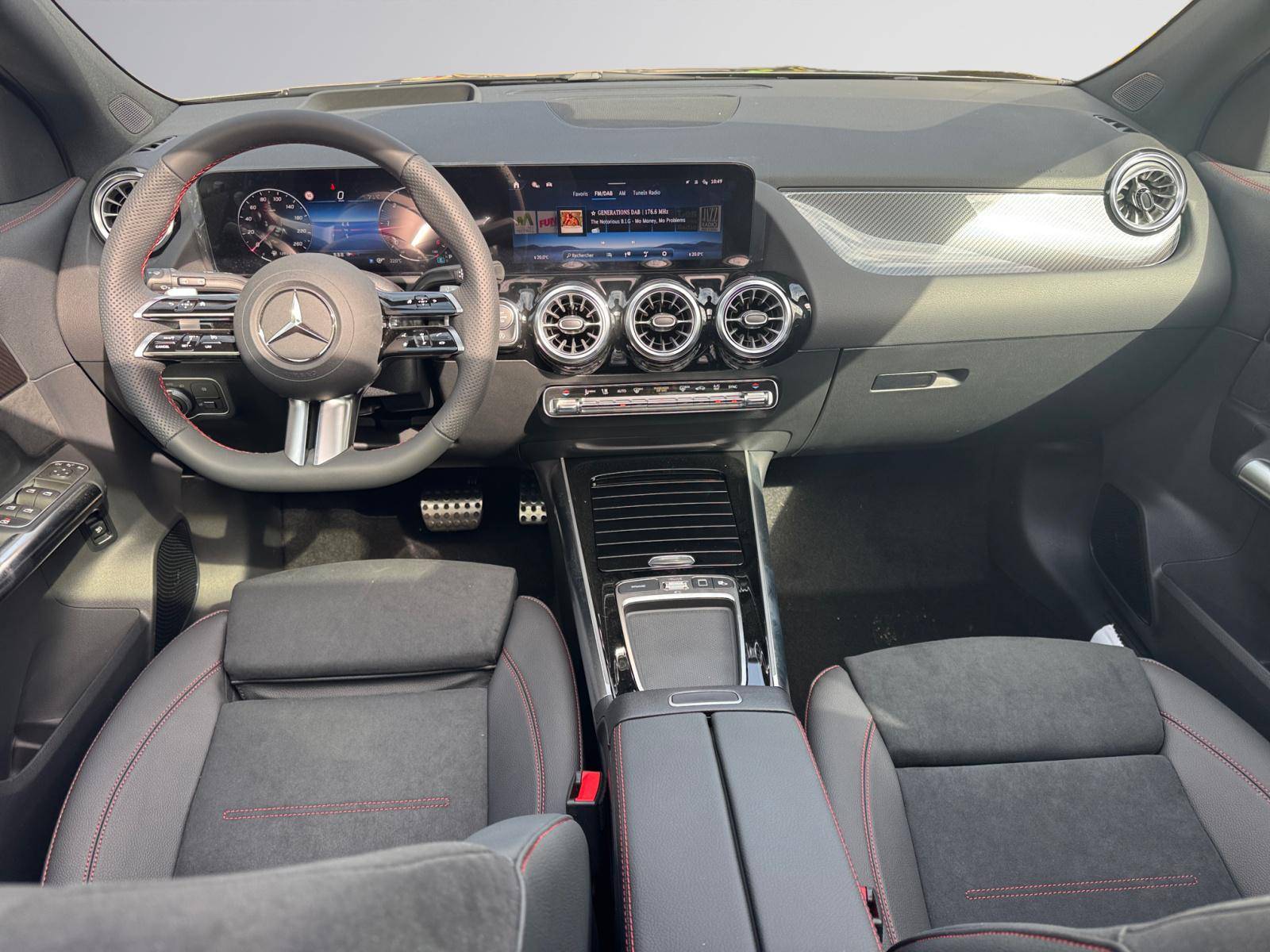 Image Mercedes-Benz GLA 200 d AMG Line  GLA 200 d AMG Line