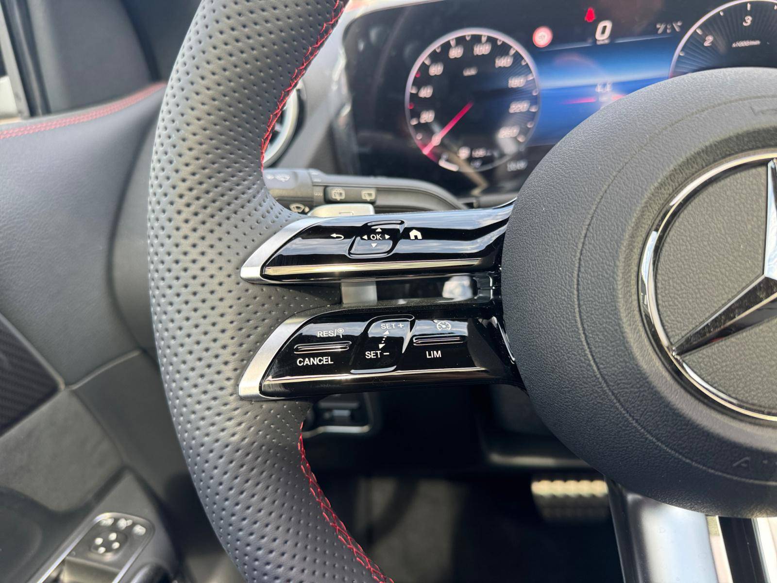 Image Mercedes-Benz GLA 200 d AMG Line  GLA 200 d AMG Line