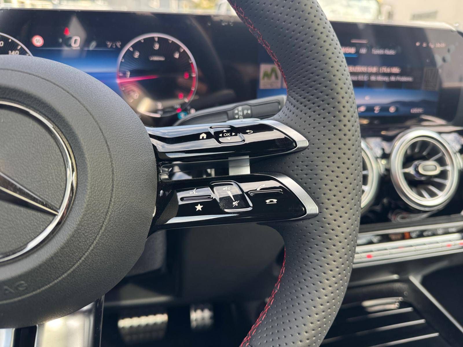 Image Mercedes-Benz GLA 200 d AMG Line  GLA 200 d AMG Line