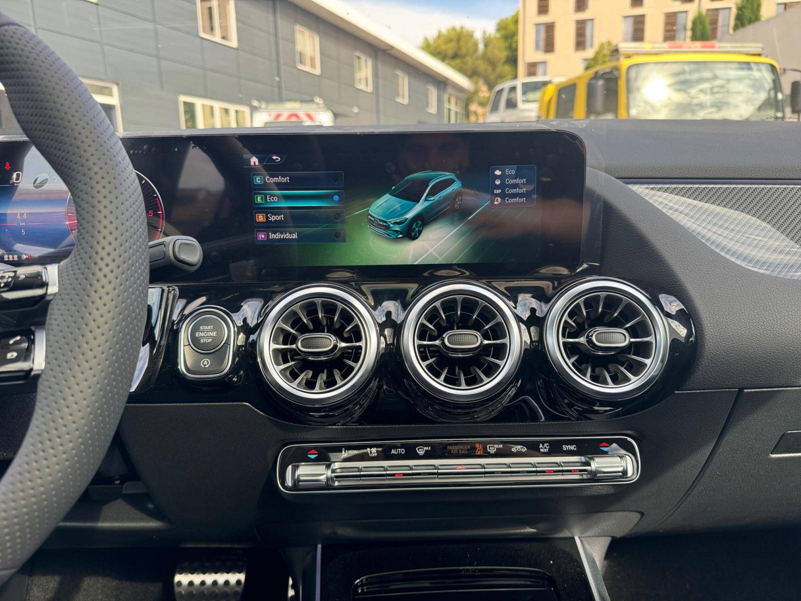 Image Mercedes-Benz GLA 200 d AMG Line  GLA 200 d AMG Line