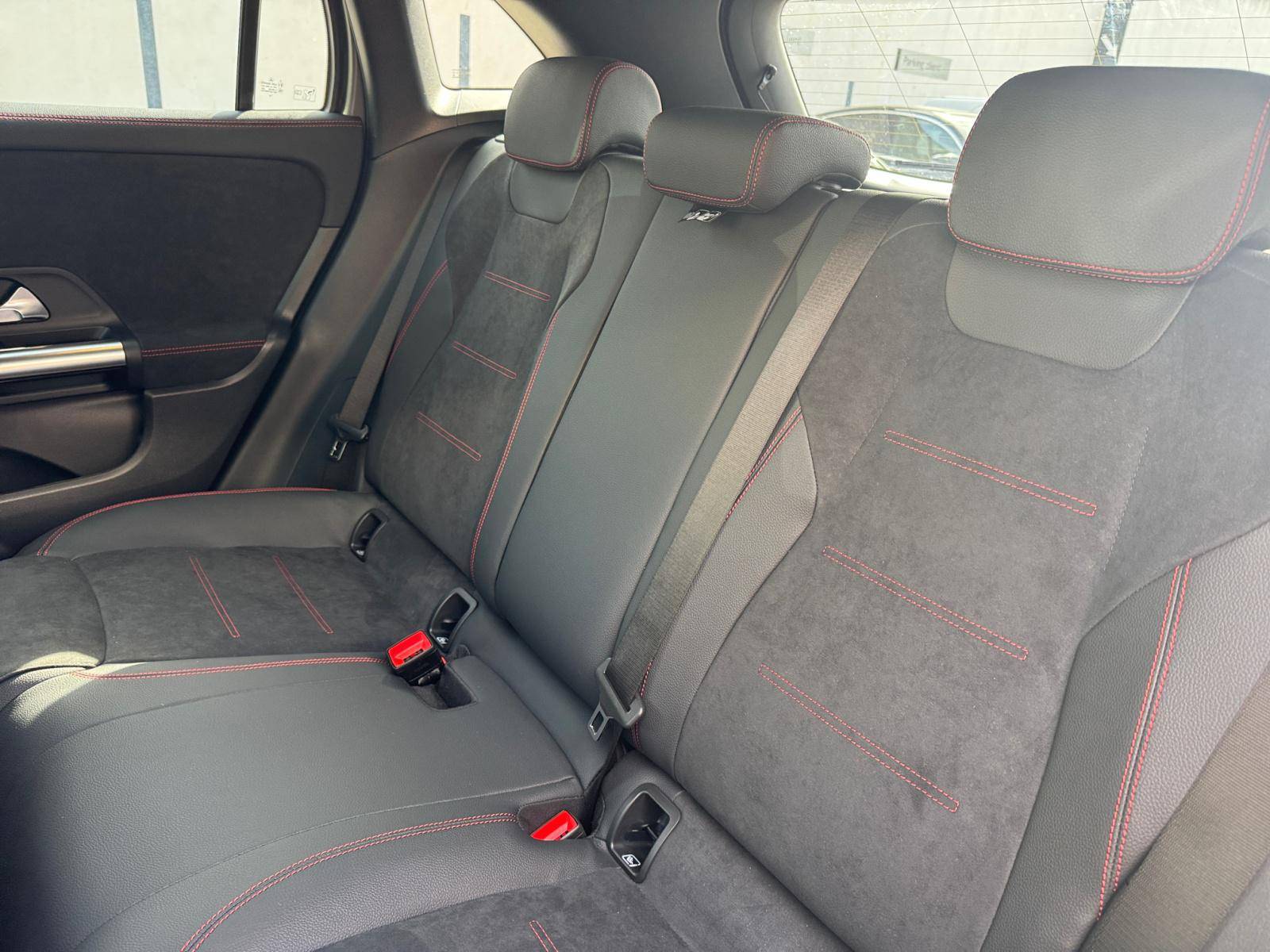 Image Mercedes-Benz GLA 200 d AMG Line  GLA 200 d AMG Line