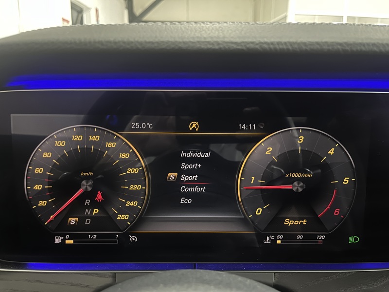 Image Mercedes-Benz CLASSE E COUPÉ Classe E 220 d 4MATIC AMG Line Coupé  Classe E Coupé 220 d 9G-Tronic 4-Matic AMG Line