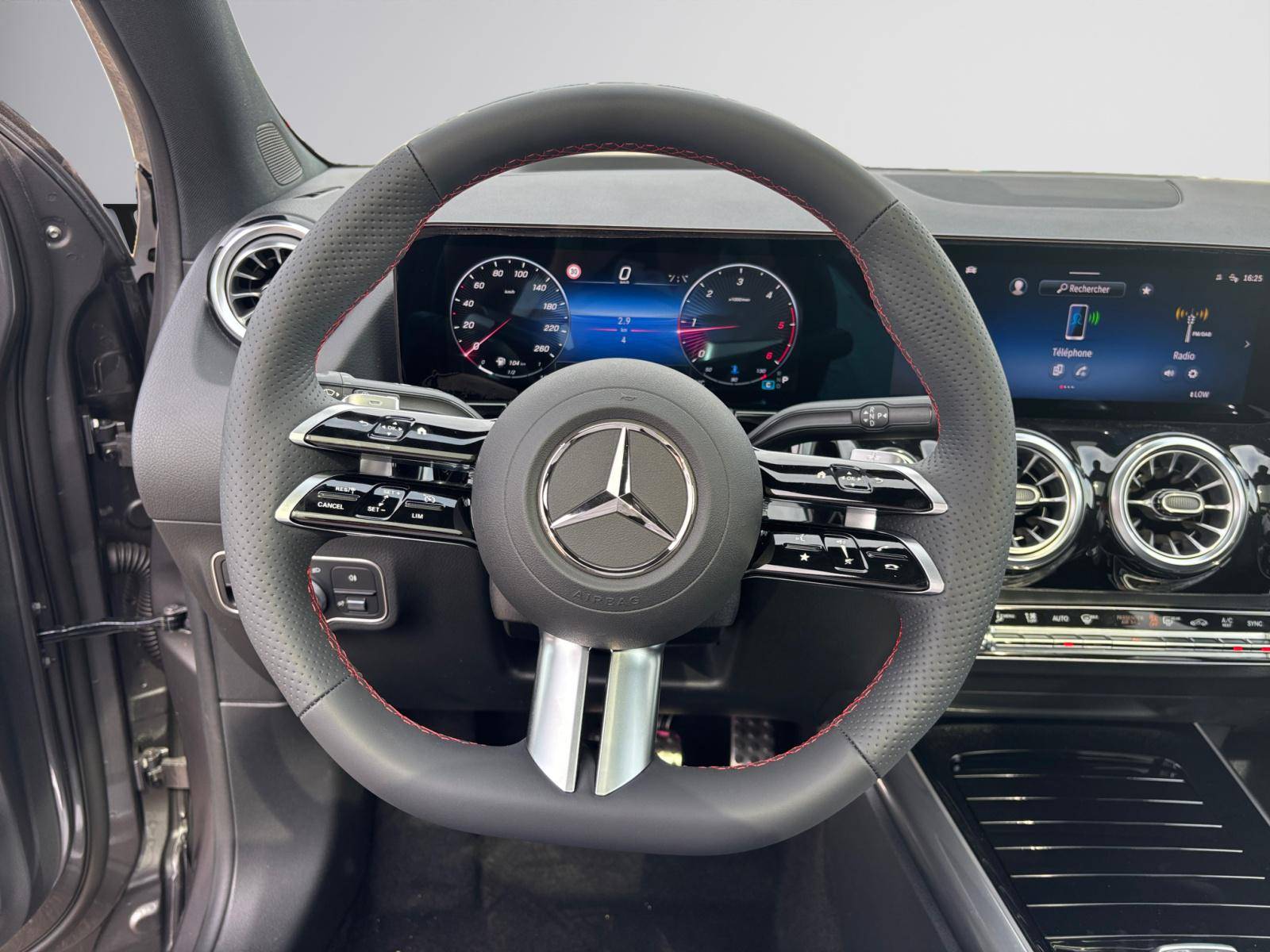 Image Mercedes-Benz GLA 200 d AMG Line  GLA 200 d AMG Line