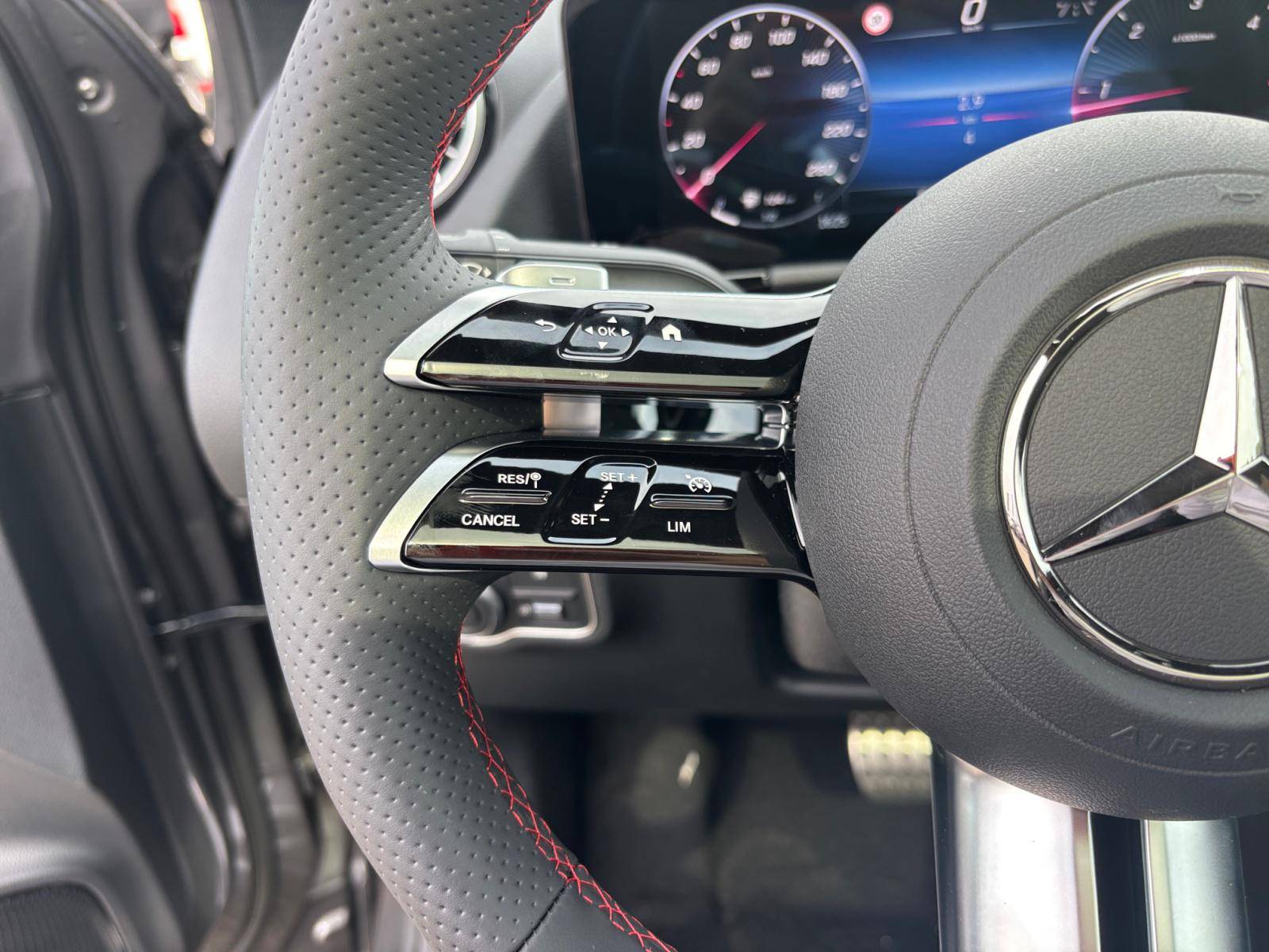 Image Mercedes-Benz GLA 200 d AMG Line  GLA 200 d AMG Line