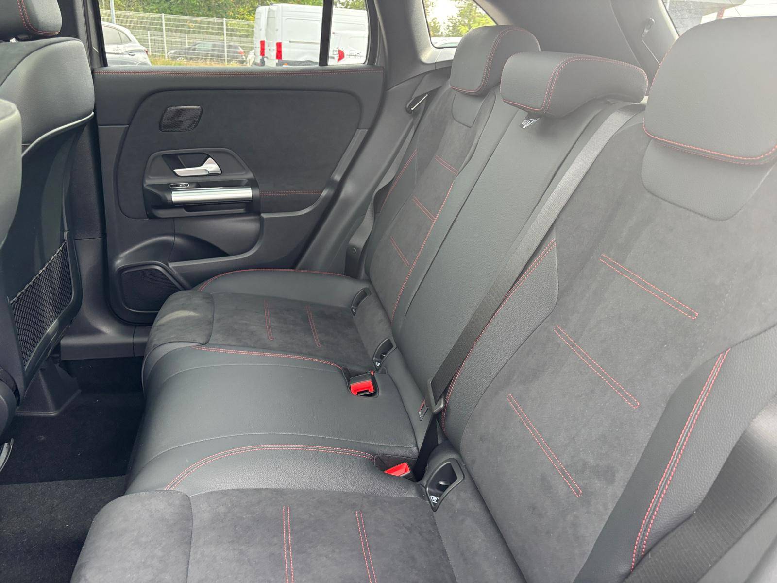 Image Mercedes-Benz GLA 200 d AMG Line  GLA 200 d AMG Line