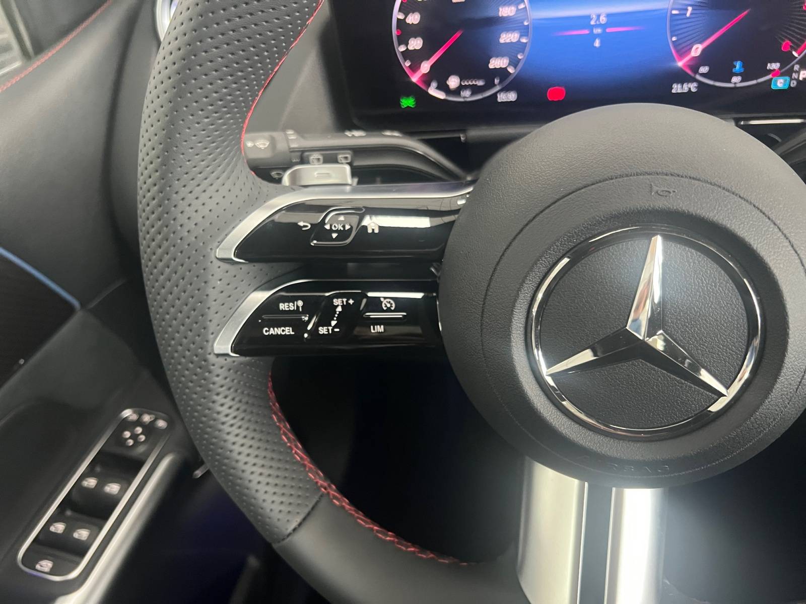 Image Mercedes-Benz CLASSE B 200 d AMG Line  Classe B 200 d AMG Line