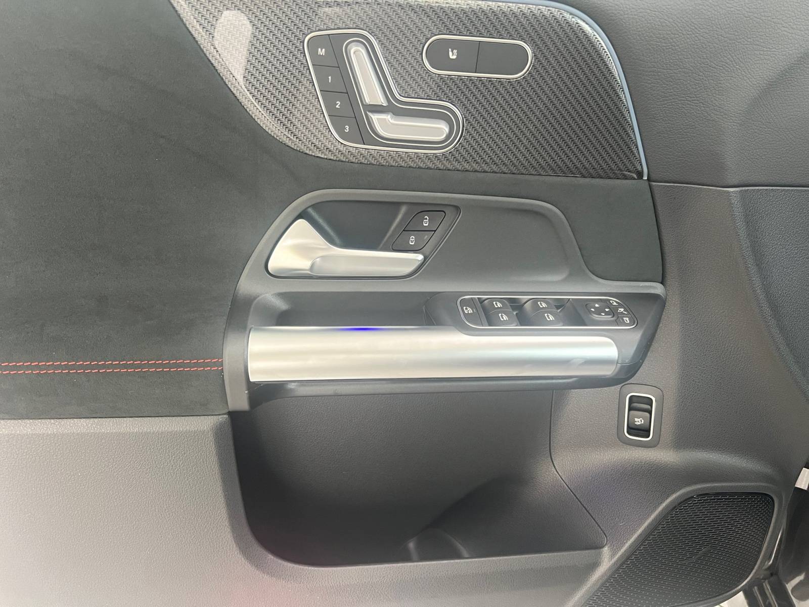 Image Mercedes-Benz CLASSE B 200 d AMG Line  Classe B 200 d AMG Line