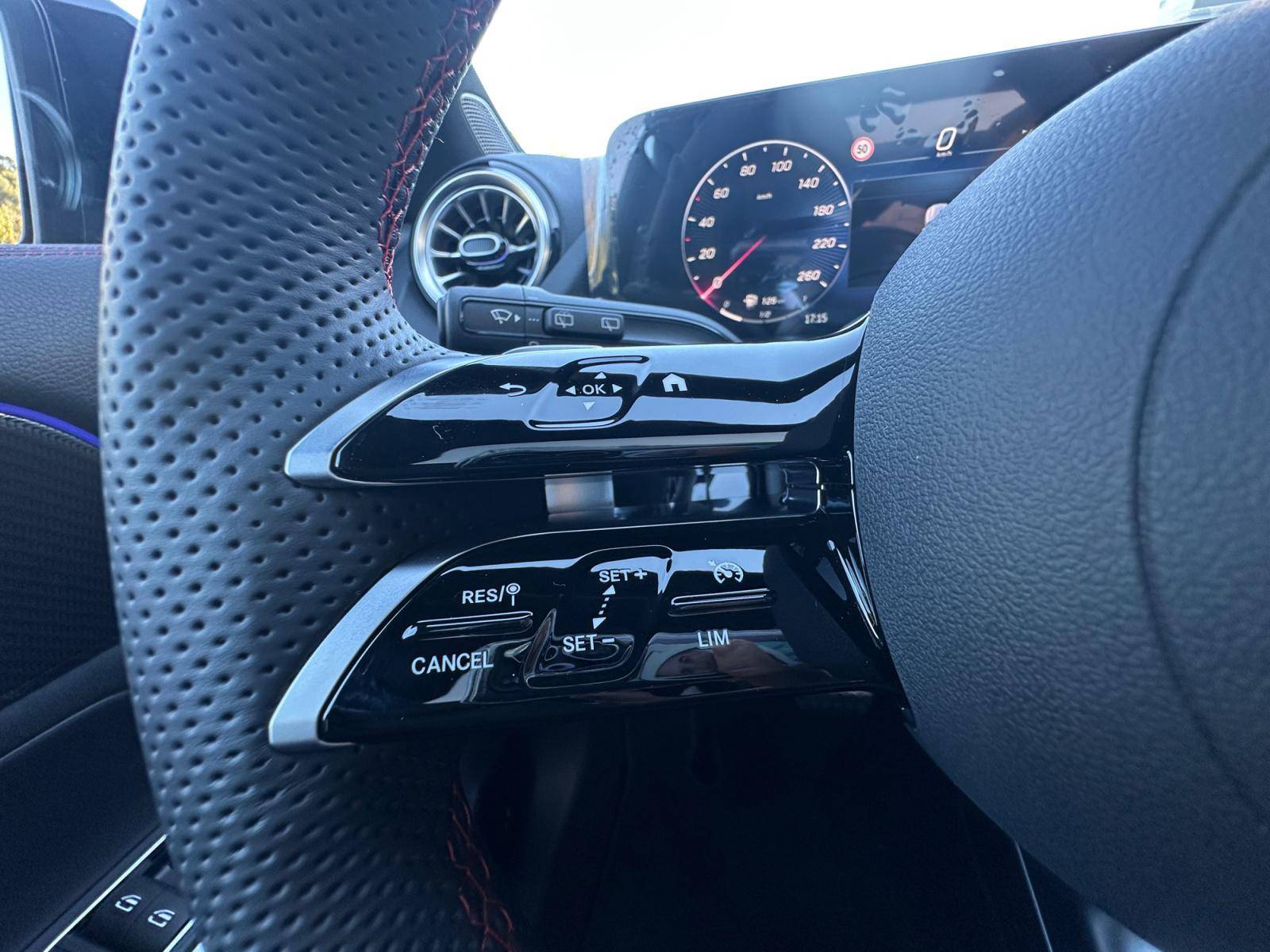 Image Mercedes-Benz GLA 200 d AMG Line  GLA 200 d AMG Line