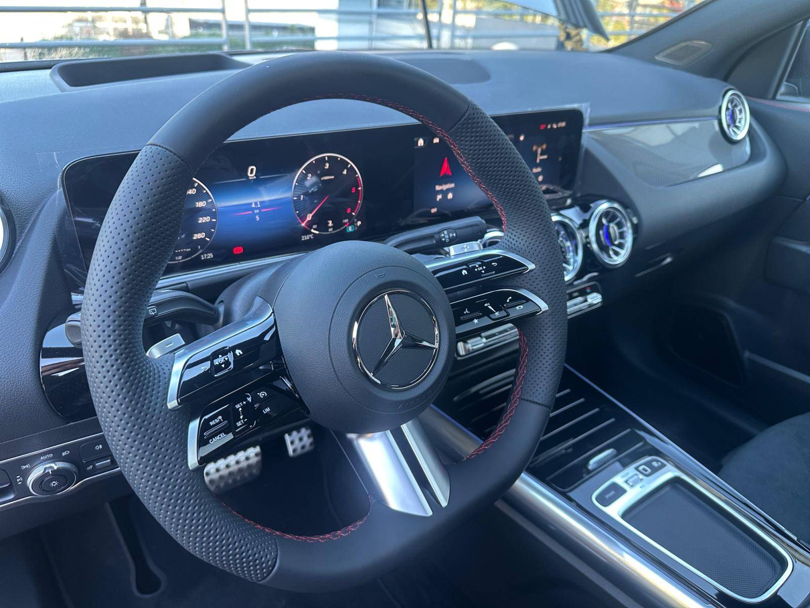 Image Mercedes-Benz GLA 200 d AMG Line  GLA 200 d AMG Line