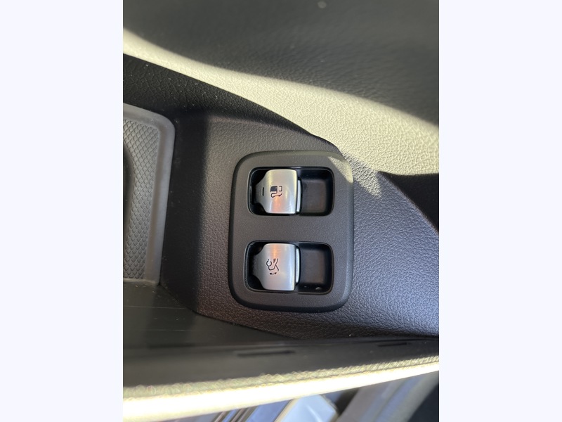 Image Mercedes-Benz GLC SUV GLC 300 e  Hybrid EQ 4MATIC AMG Line  GLC 300 e  Hybrid EQ 4MATIC AMG Line